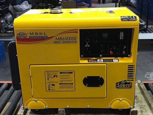 Giá tốt. Yuchai 50Hz 60Hz 600kW 1080A Bộ máy phát điện diesel im lặng trực tuyến