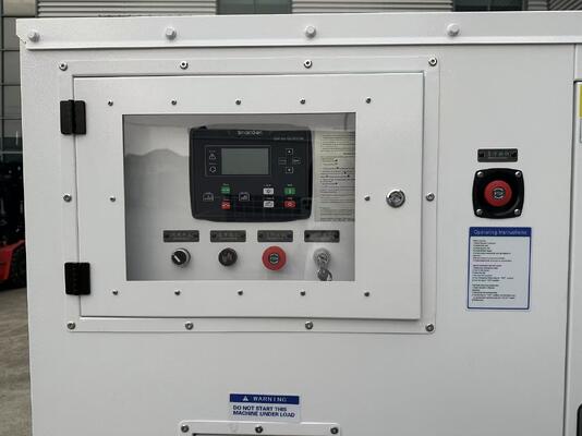 Bộ phát điện diesel êm 62.5KVA/50KW với bộ điều khiển SmartGen và độ ồn & rung thấp