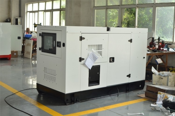 50/60HZ Soundproof Cummins Diesel Generator Set để sạc ở nhà máy loại im lặng